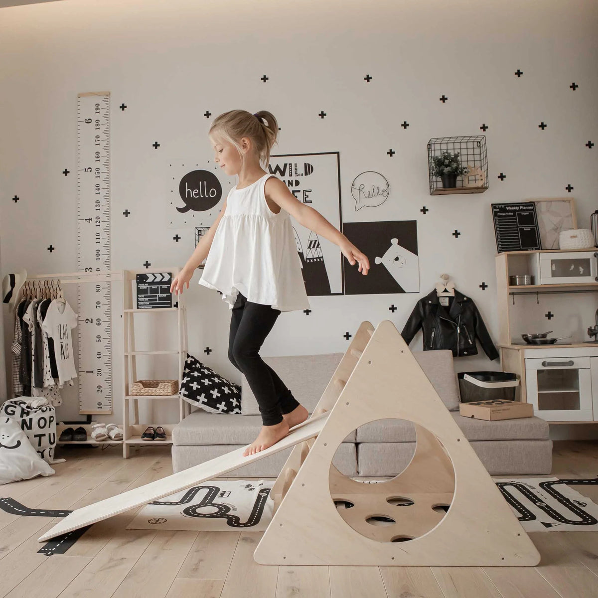 CLIMBING TRIANGLE WITH RAMP | — BY MONTESSORI HOUSE BED®