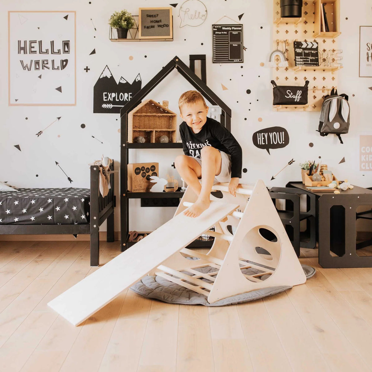 CLIMBING TRIANGLE WITH RAMP | — BY MONTESSORI HOUSE BED®