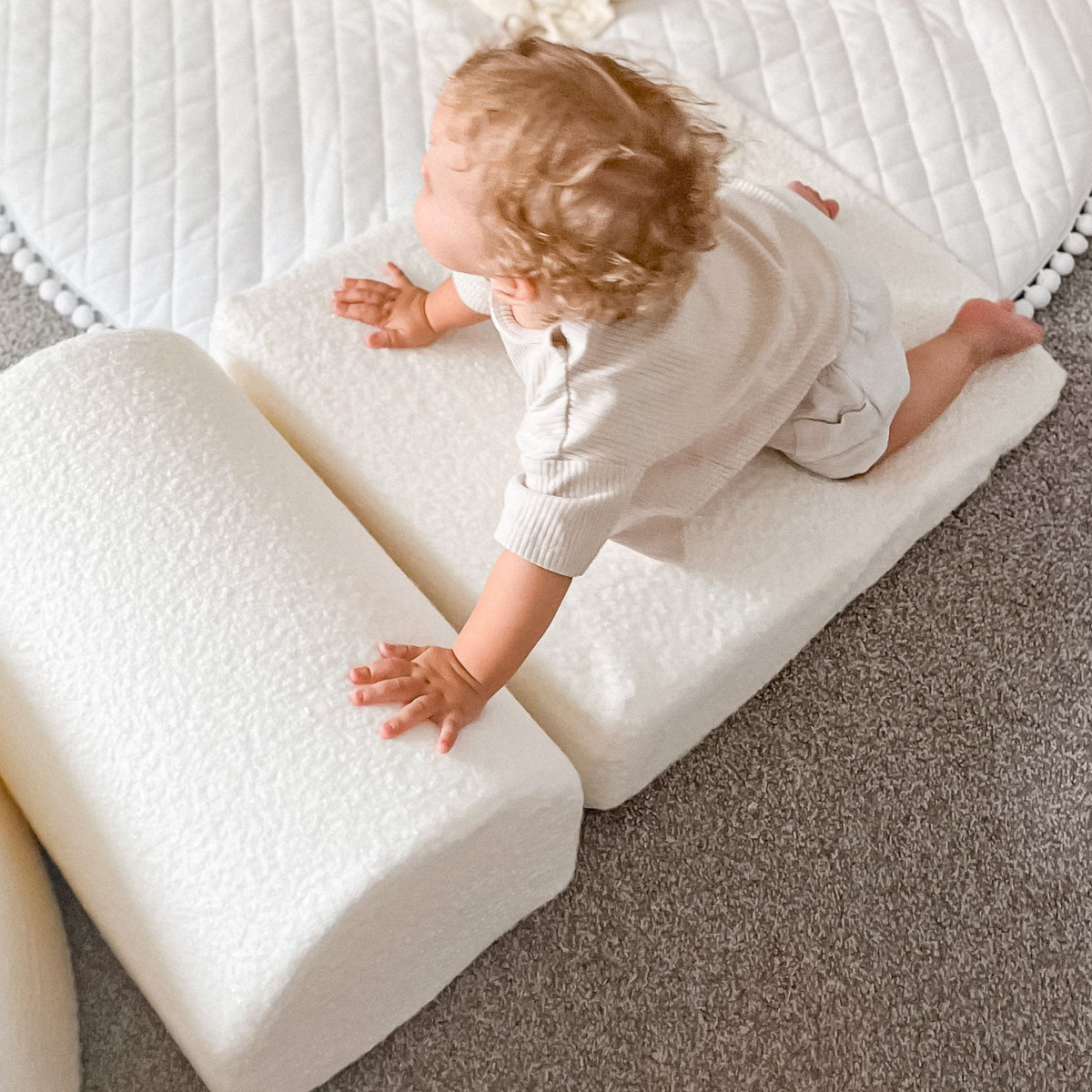 PLAYGROUND WITH LARGE BALL POOL | 4 ELEMENTS | SOFT BOUCLÉ | – BY MEOWBABY®