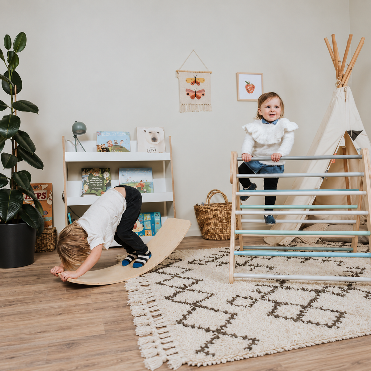 WALL & TRIANGLE | 2-IN-1 | ‘PIKLER’ |  — BY LEG&GO®
